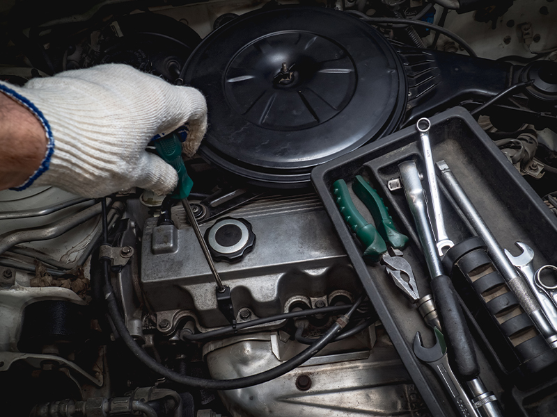 Как избежать случайных травм во время использования гаечного ключа?